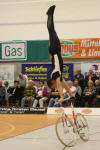 Sattellenkerhandstand - mit gewollter Kurven-Schräglage